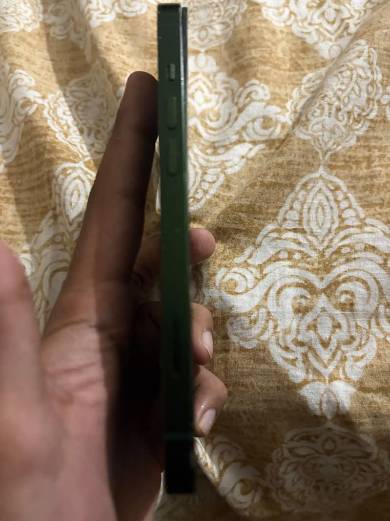 Apple iPhone 13 2