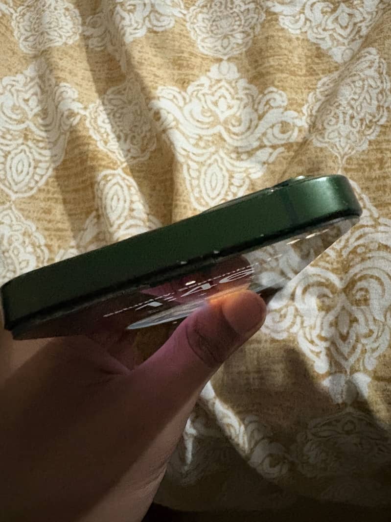 Apple iPhone 13 5