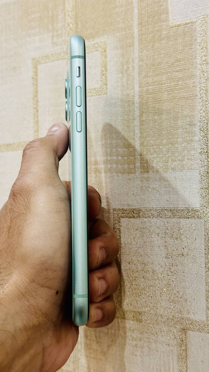 Apple iPhone 11 3