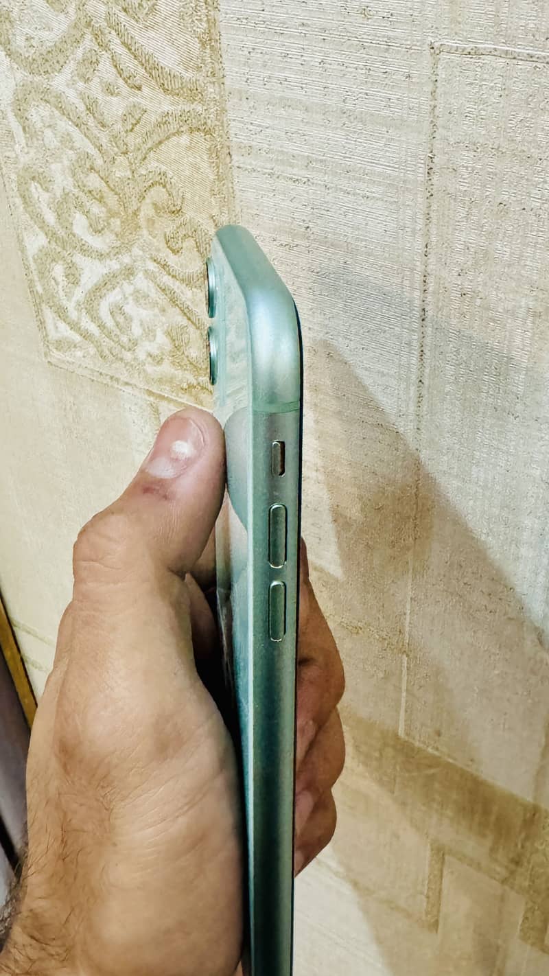 Apple iPhone 11 4