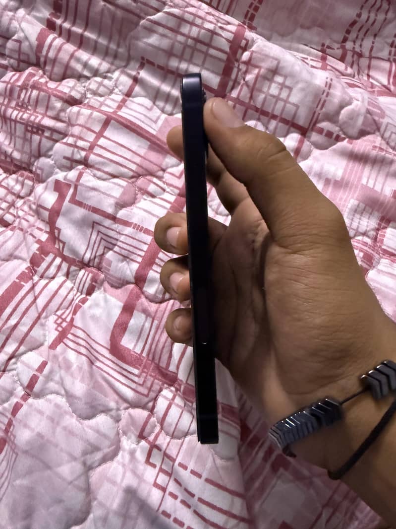 Apple iPhone 12 3
