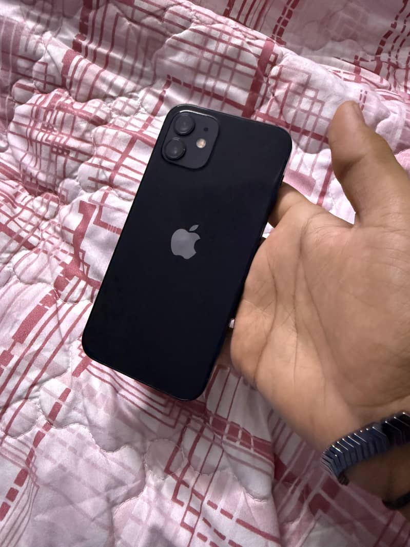 Apple iPhone 12 4