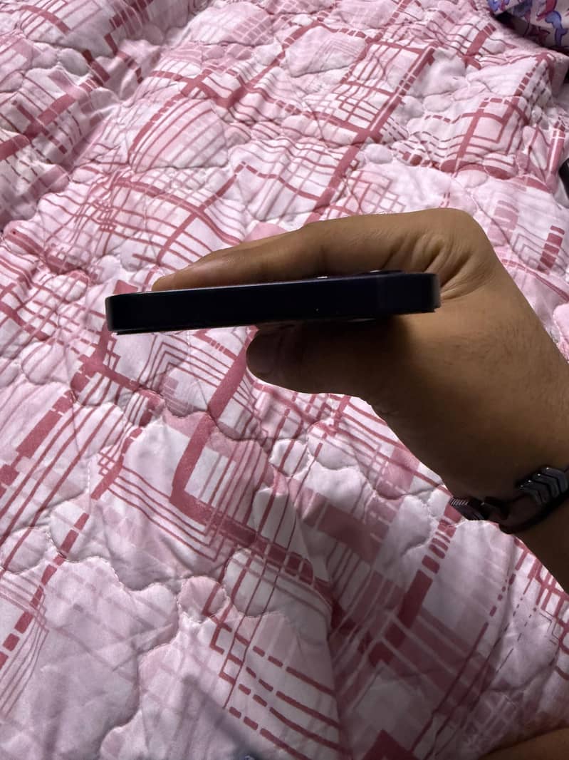 Apple iPhone 12 6