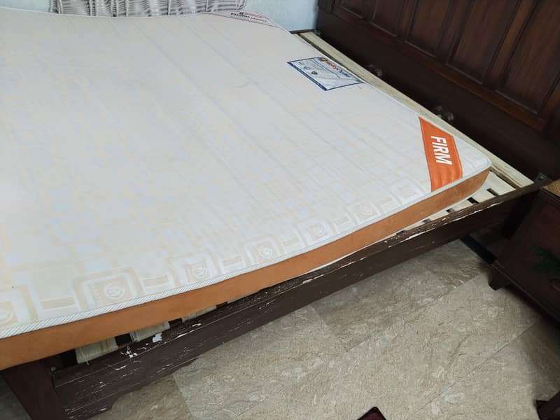 bed with side tables 3