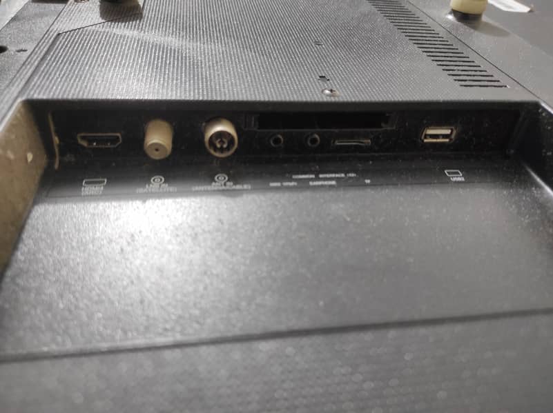 55" Haier Smart LED (Panel Damage) 3