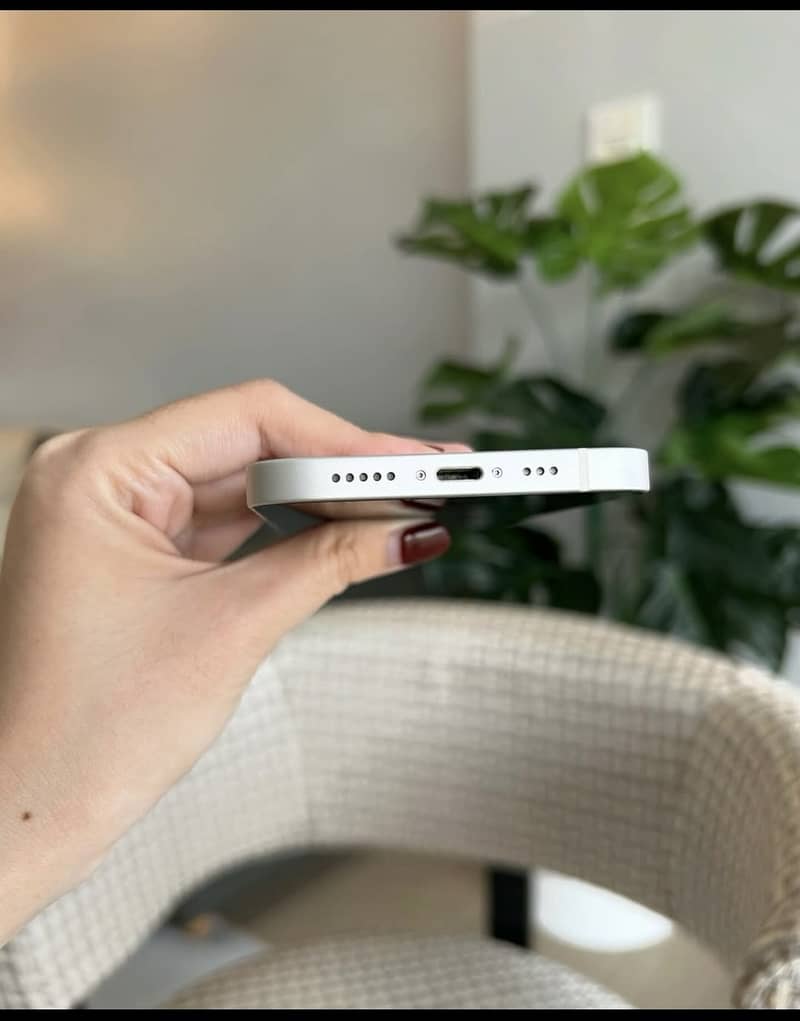 Apple iPhone 12 4