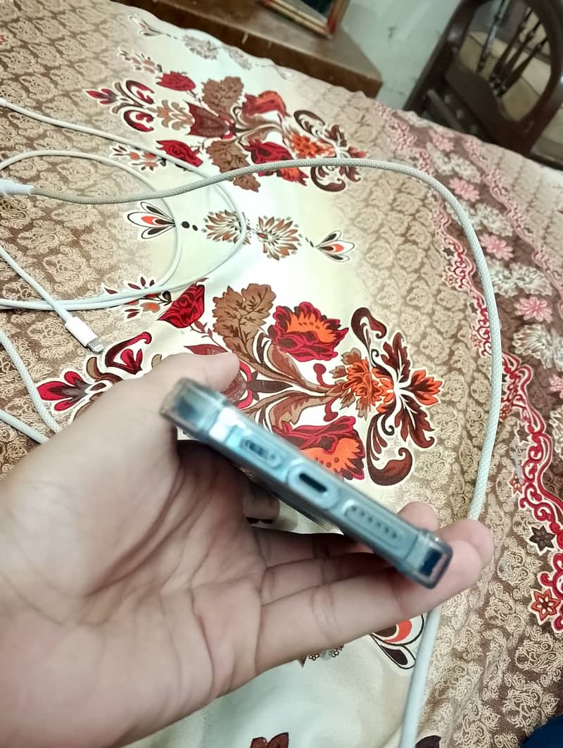 Apple iPhone 13 Pro Max 2