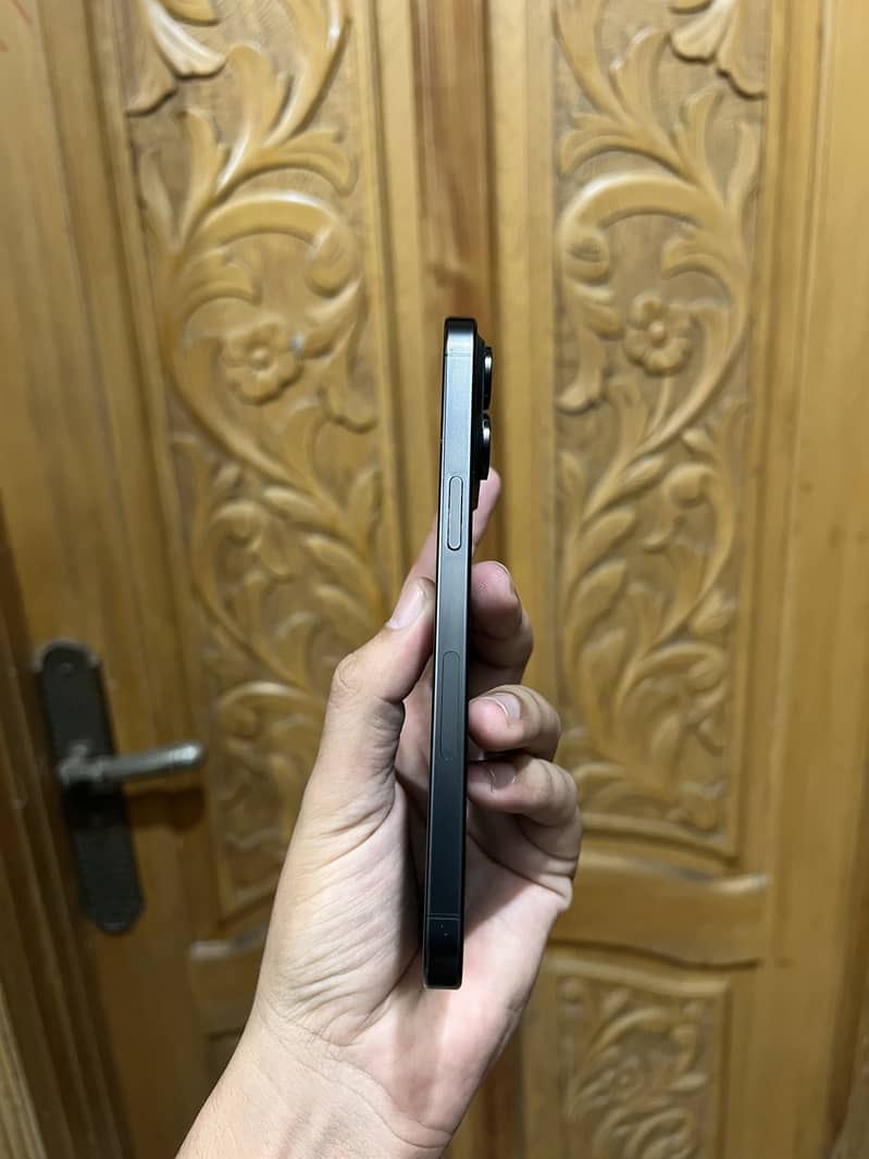 Apple iPhone 15 Pro Max 1