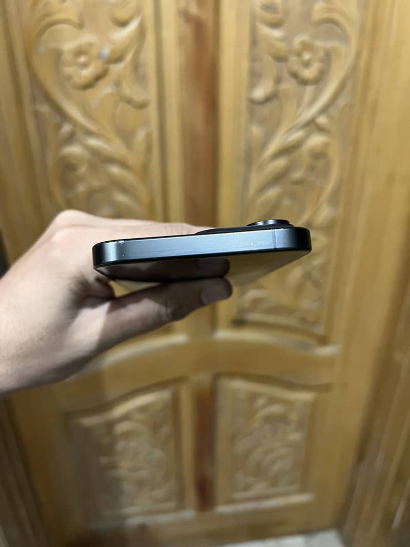 Apple iPhone 15 Pro Max 2