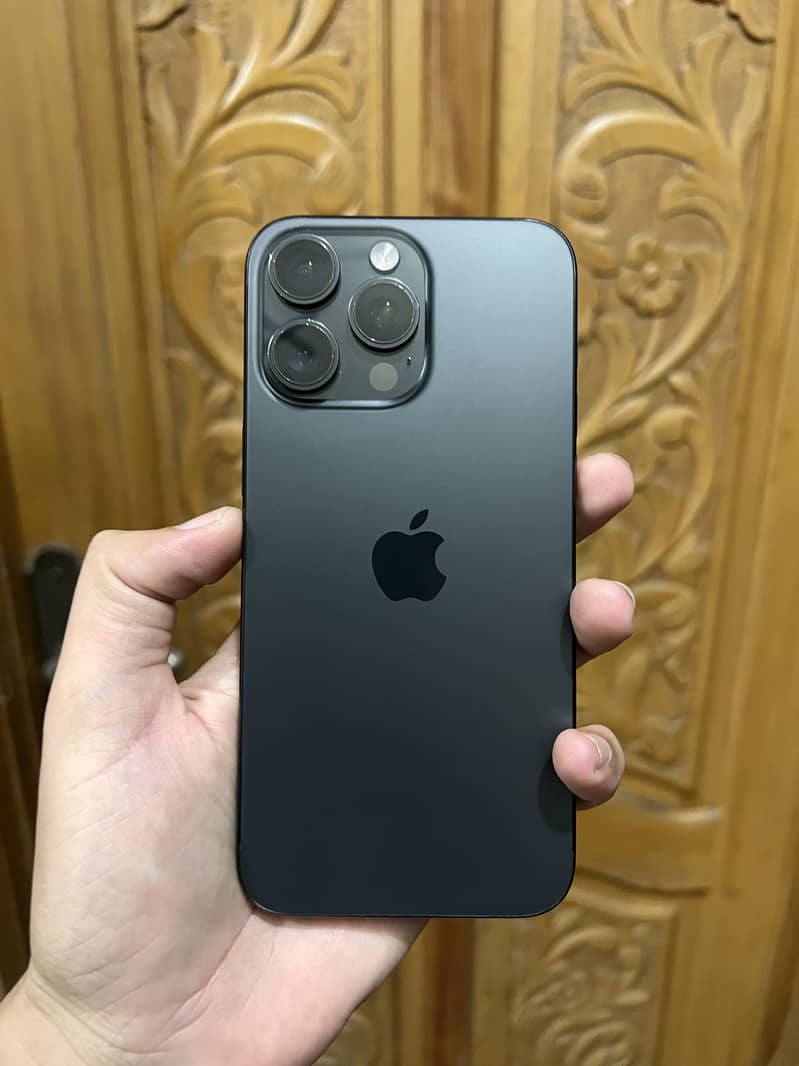 Apple iPhone 15 Pro Max 3