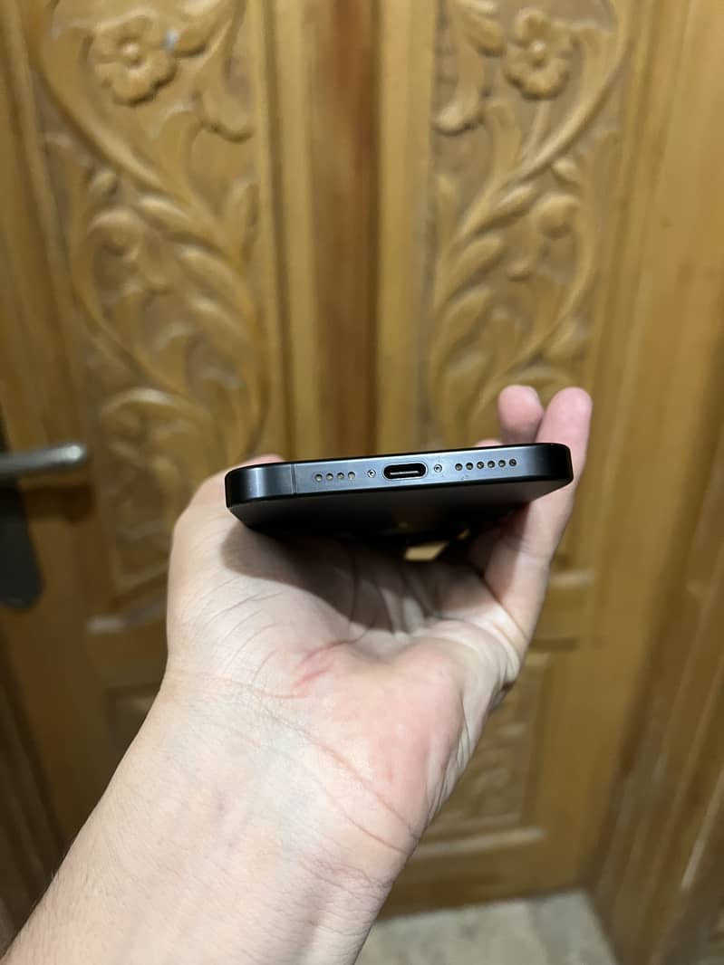 Apple iPhone 15 Pro Max 4