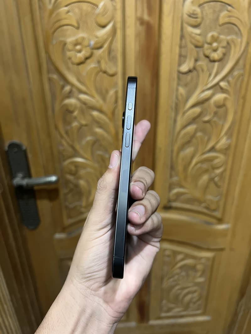 Apple iPhone 15 Pro Max 5