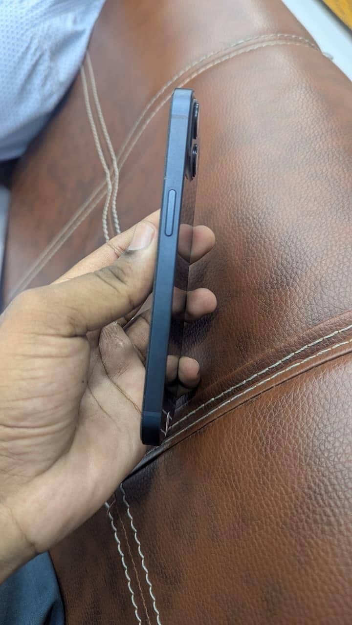 Apple iPhone 13 5