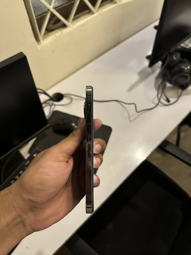 Apple iPhone 14 Pro Max 1