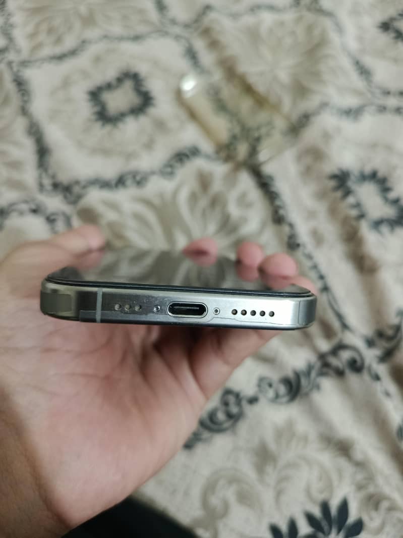 Apple iPhone 15 Pro 1