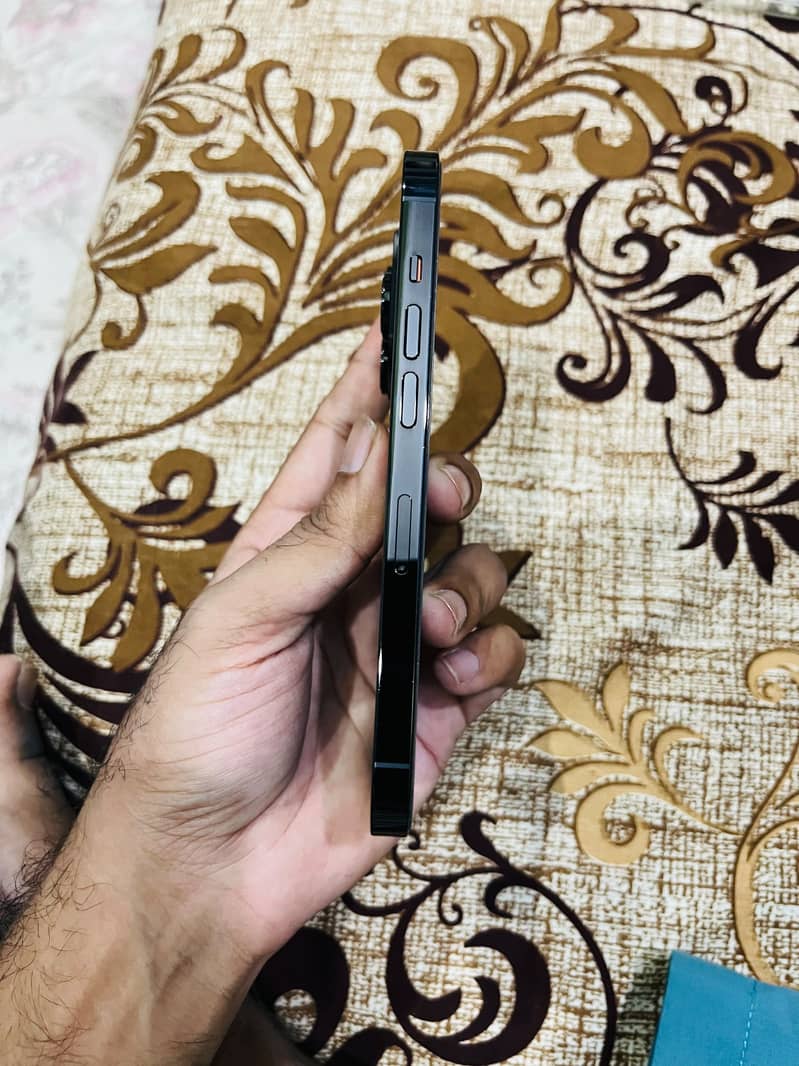 Apple iPhone 14 Pro 2