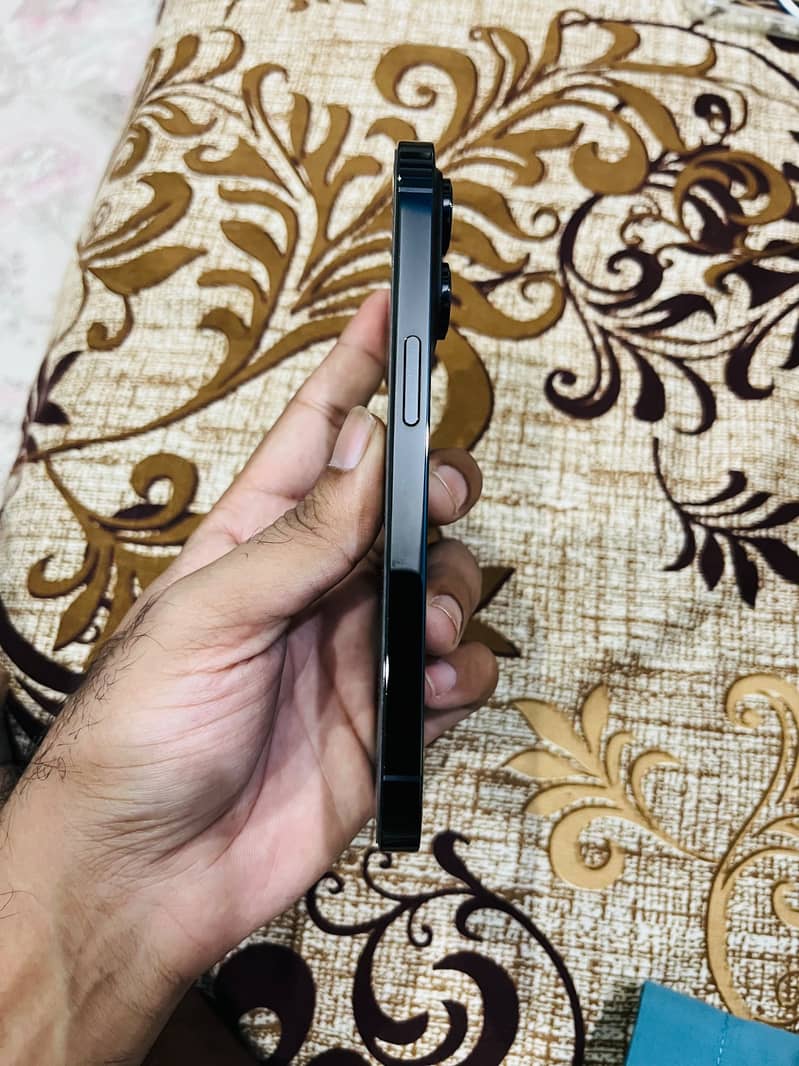 Apple iPhone 14 Pro 3