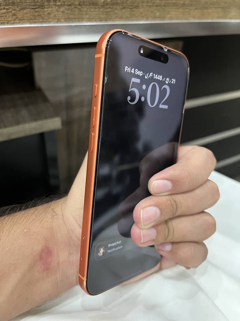 Apple iPhone 17 Pro Max 4