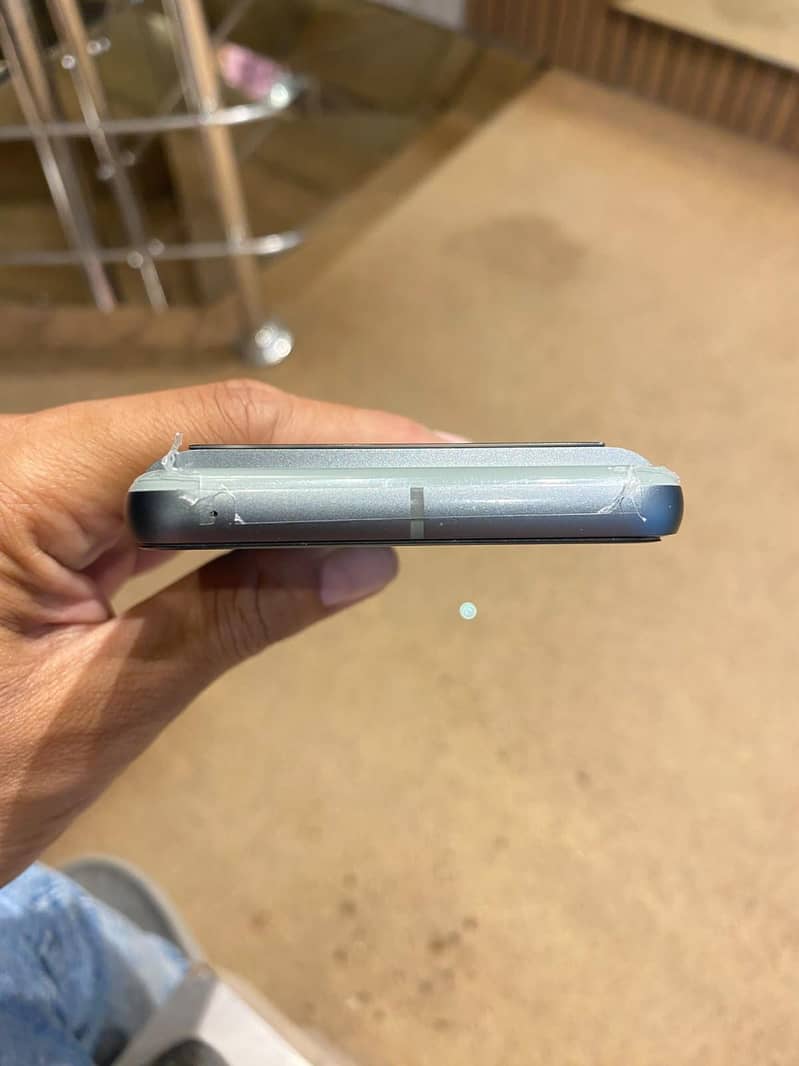 Google Pixel 8 4