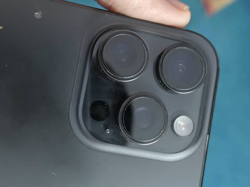 Apple iPhone 15 Pro Max 4