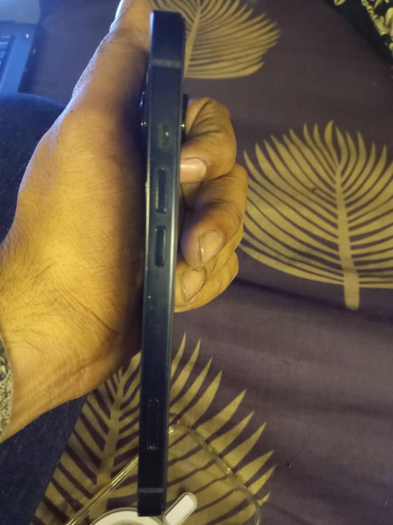 Apple iPhone 13 4