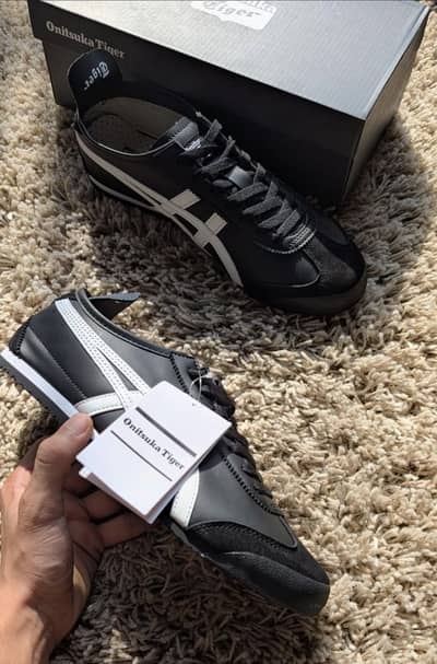 MEXICO 66' TIGER AND ADIDAS SAMBA BLACK AND WHITE LOTT PAIRS 100% ORG
