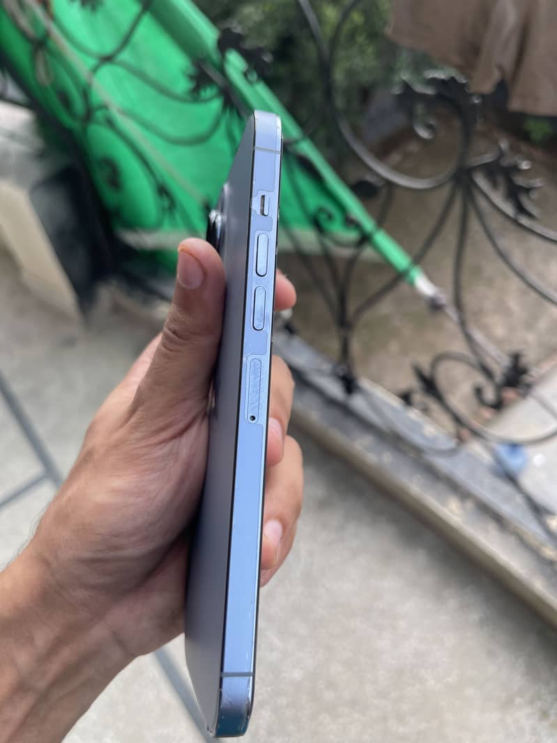 Apple iPhone 13 Pro Max 4