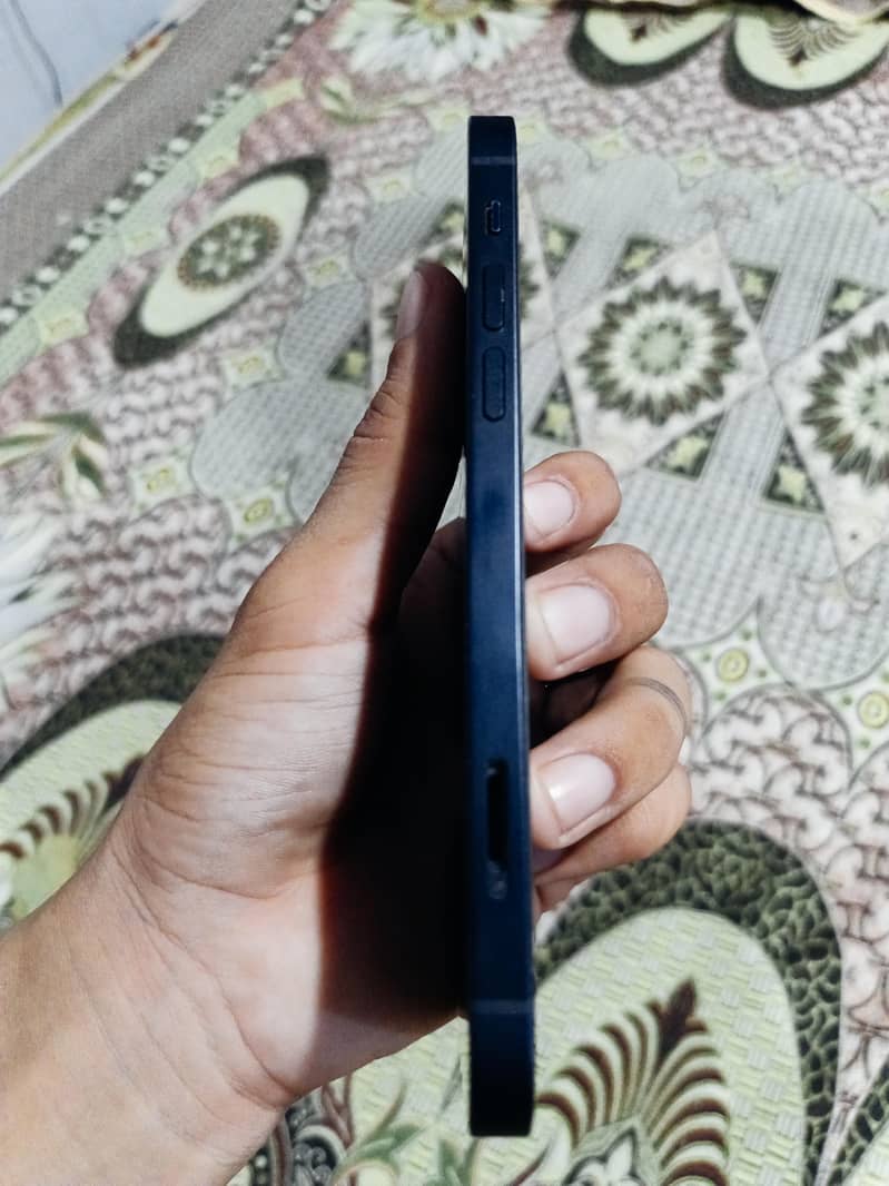 Apple iPhone 12 3