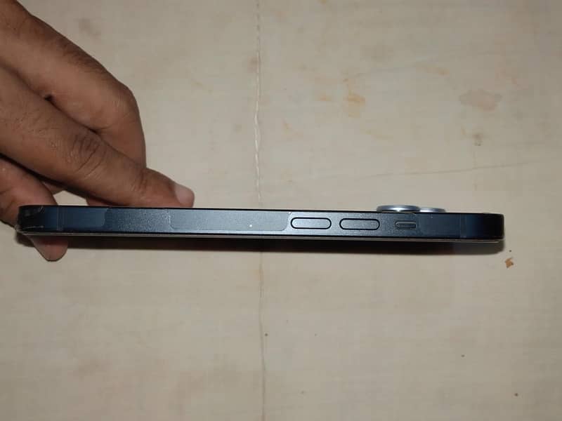 Apple iPhone 14 3