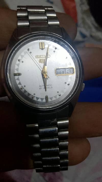 Seiko 5 Automatic 21 Jewels - Silver Sawtooth Dial - Arabic Day Date -