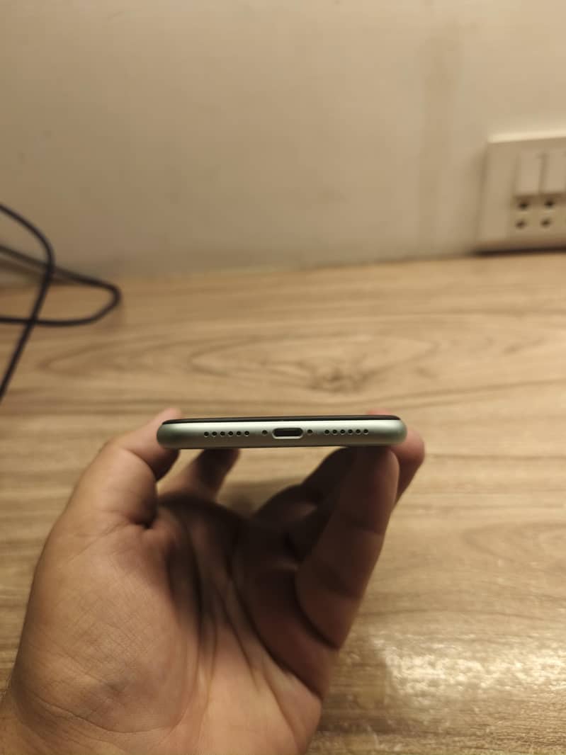 Apple iPhone 11 7