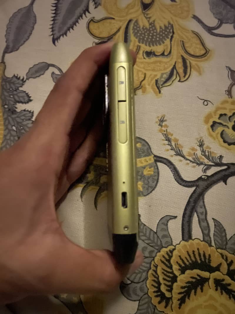Nokia N8 0