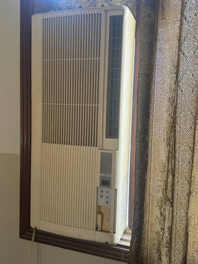 Mint condition portable AC with converter