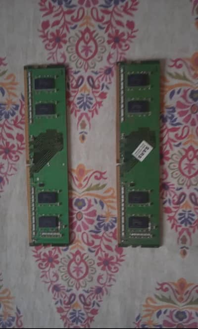 Selling SK Hynix 4GB DDR4 Desktop RAM sticks in Excellent condition