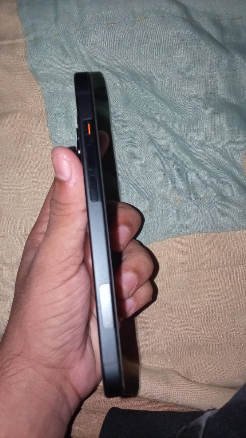 Apple iPhone 15 2