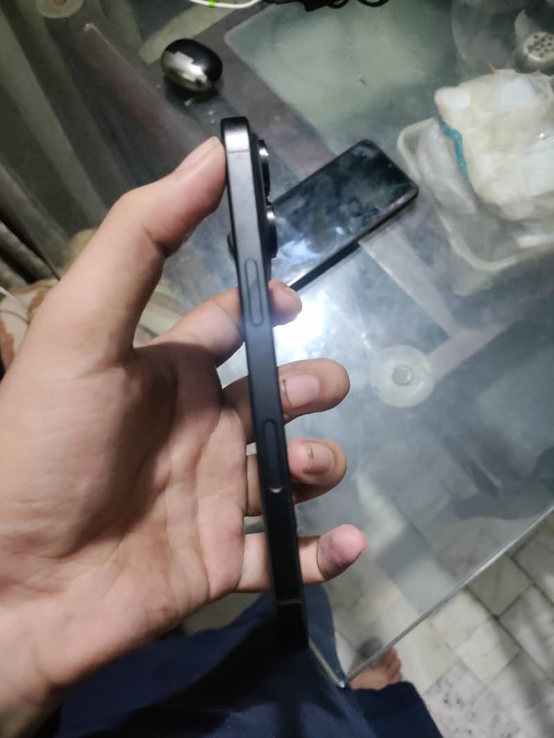 Apple iPhone 16 Pro with box 3