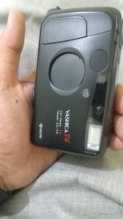 YASHICA T4 Full frame CARL ZEISS Camera (QUETTA LOCATION)