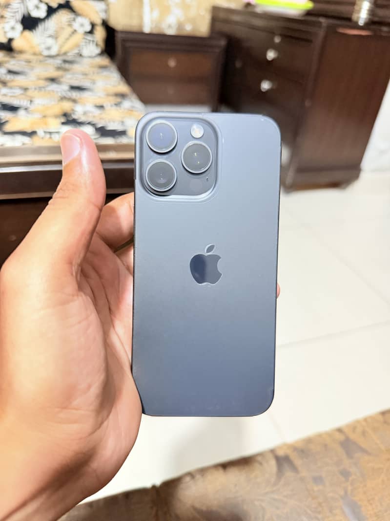 Apple iPhone 15 Pro Max 2