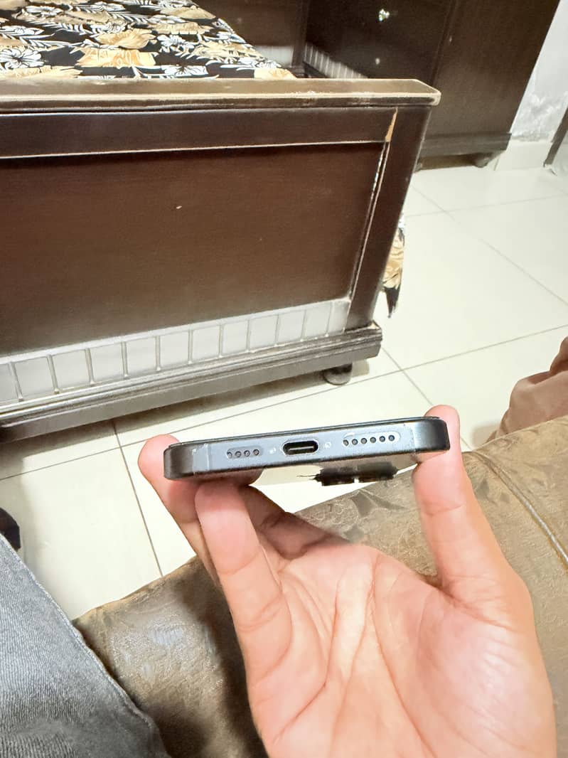 Apple iPhone 15 Pro Max 3