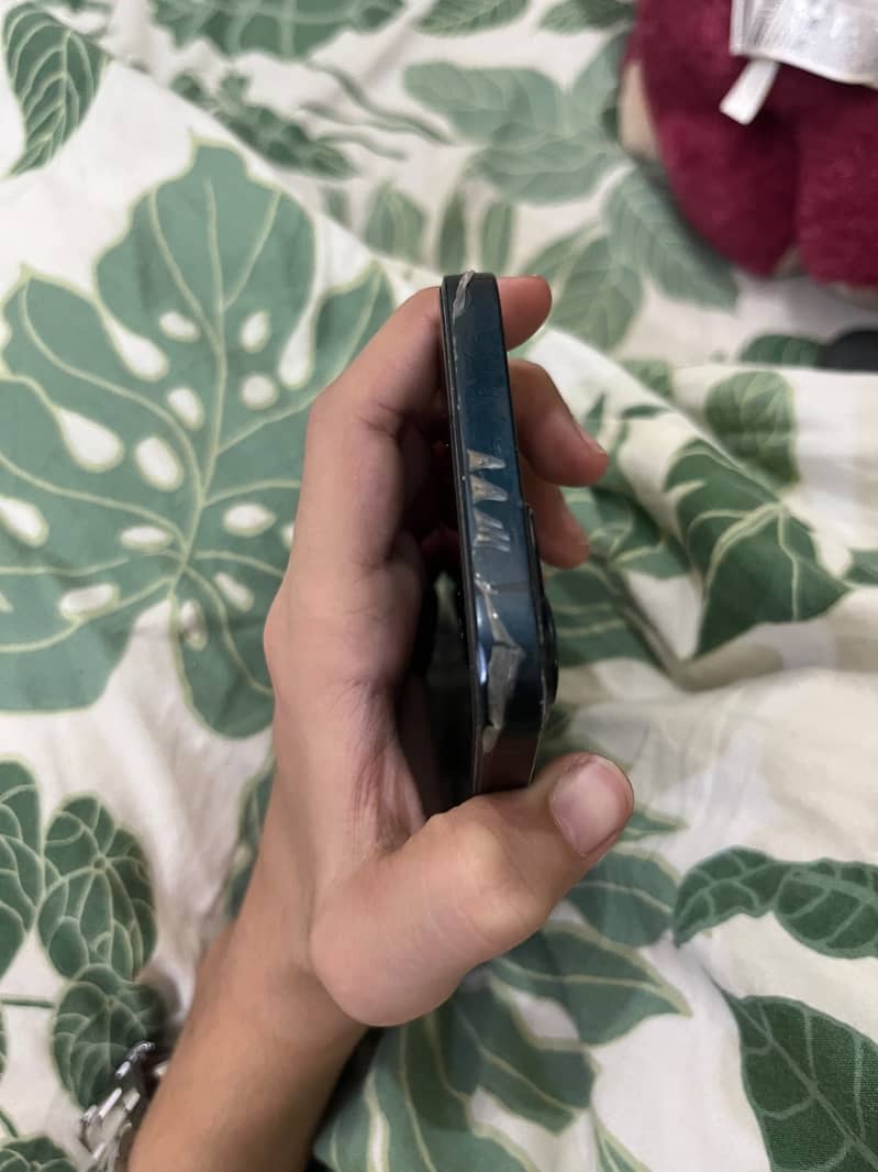 iPhone 13 7