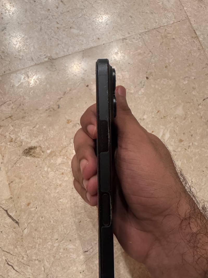 Apple iPhone 16 Pro 1