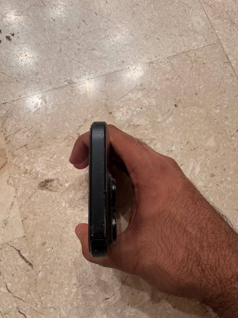 Apple iPhone 16 Pro 3