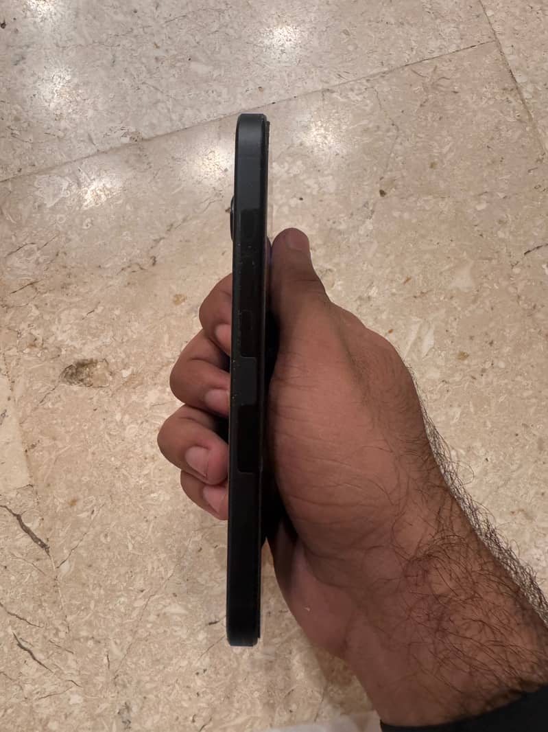 Apple iPhone 16 Pro 7