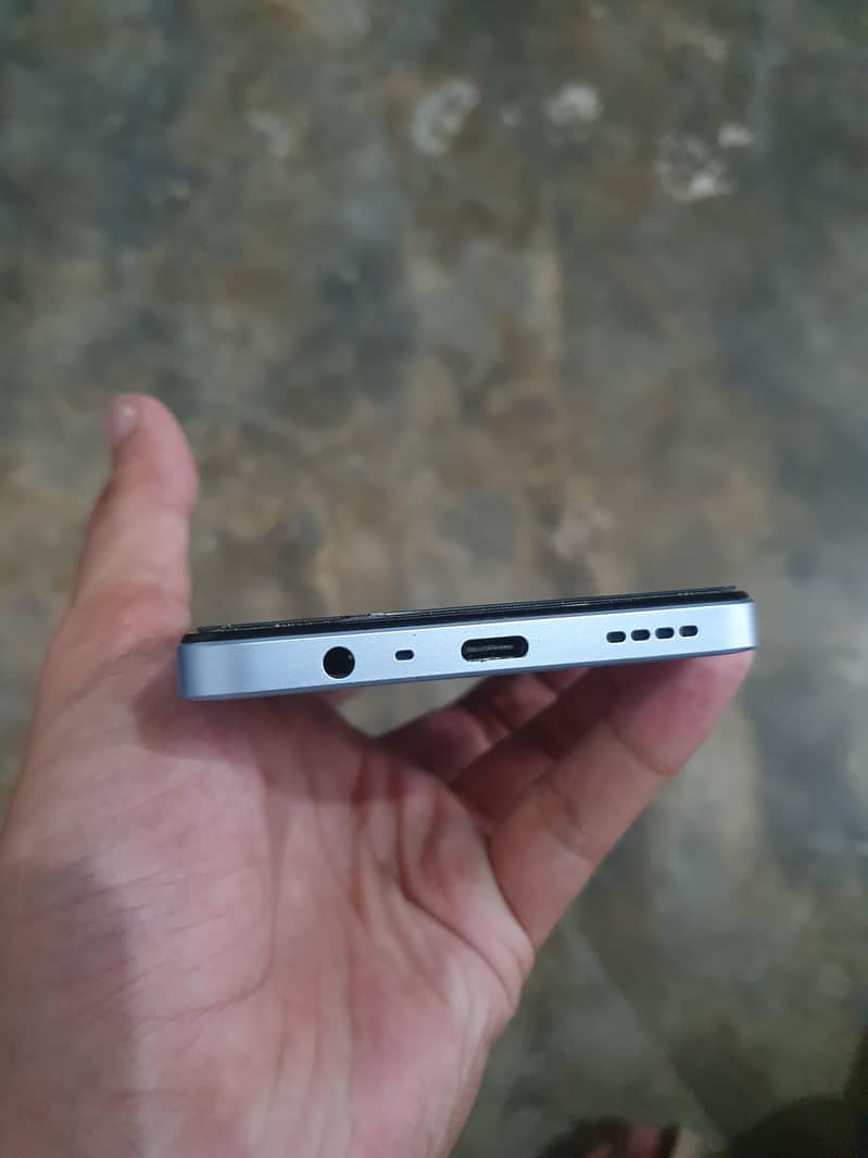 Realme Note 60 4