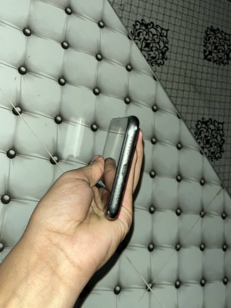 Apple iPhone 11 0