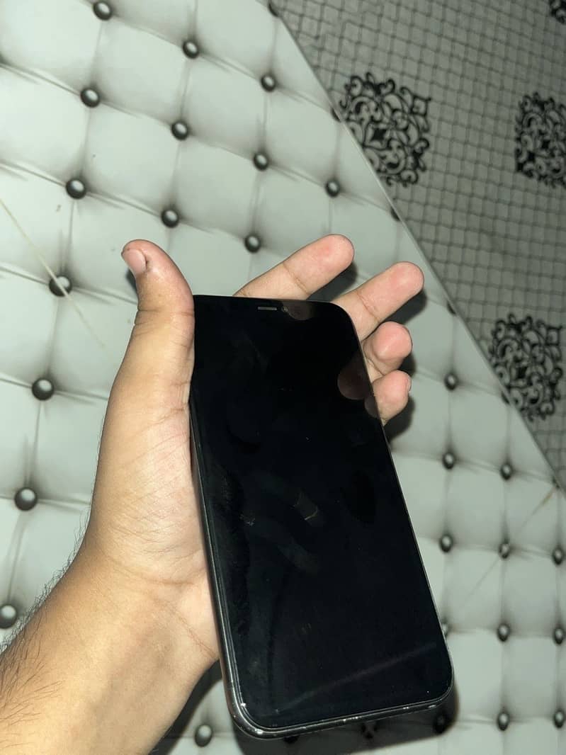 Apple iPhone 11 4