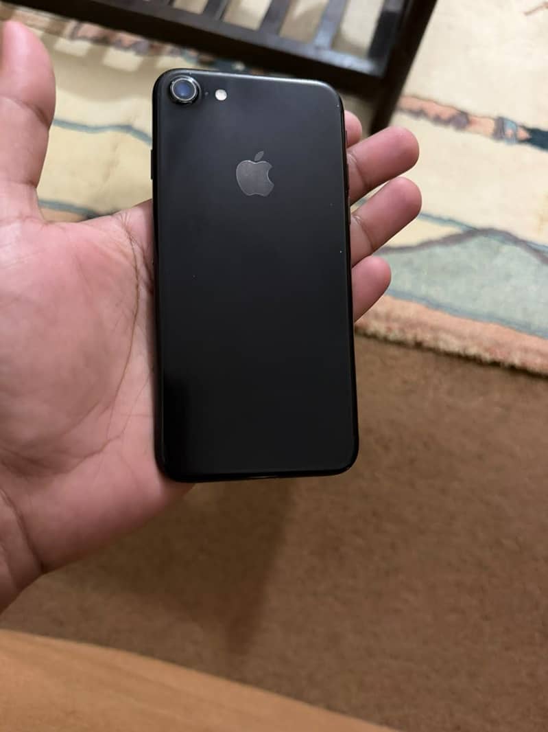 Apple iPhone 7 0