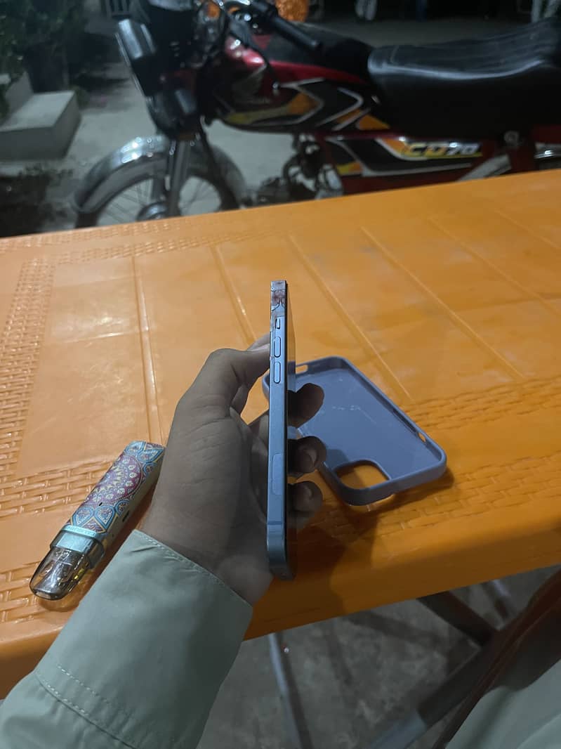 Apple iPhone 14 5