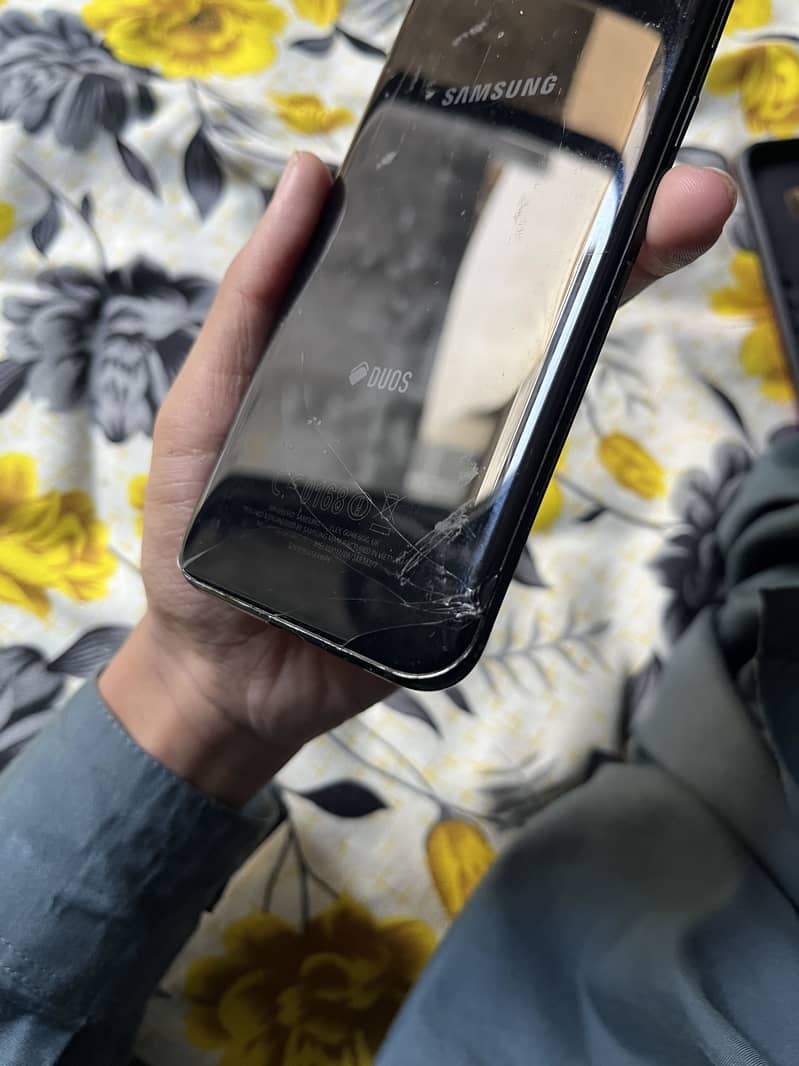 Samsung Mobile S8 Plus 3