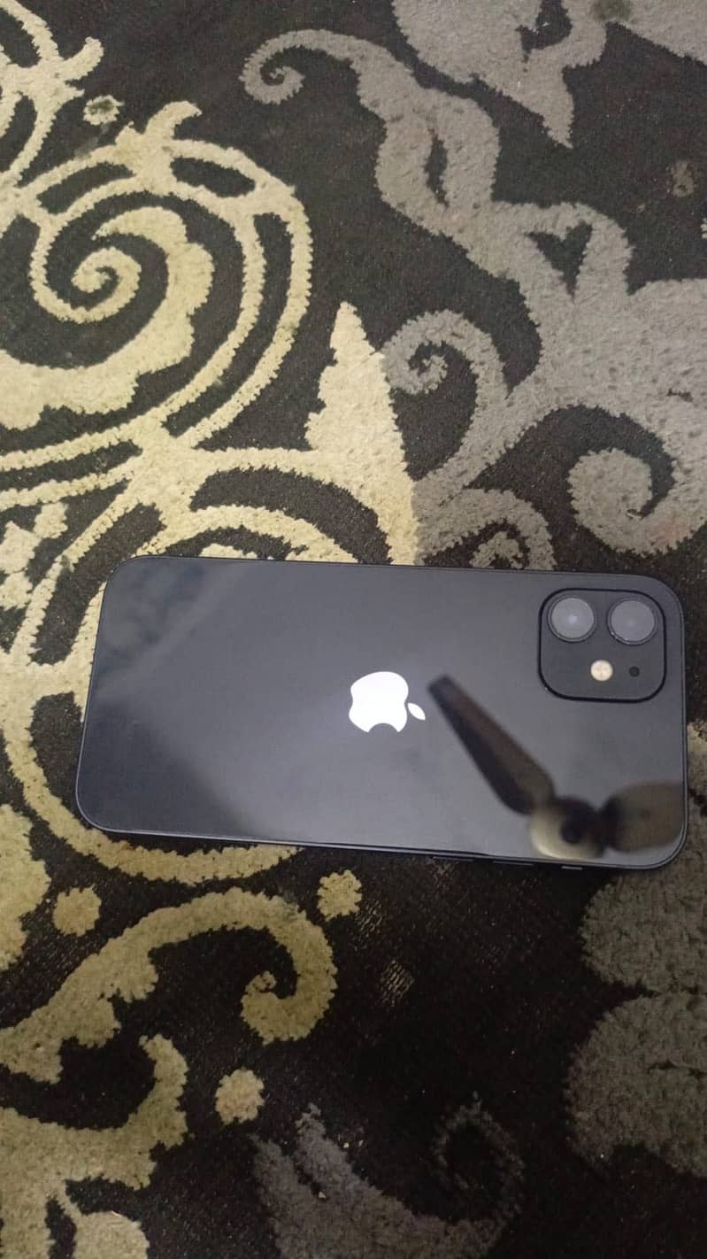 Apple iPhone 12 4